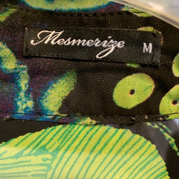 Mesmerize Button-up Ruffled Blouse M - Picture 3 of 6